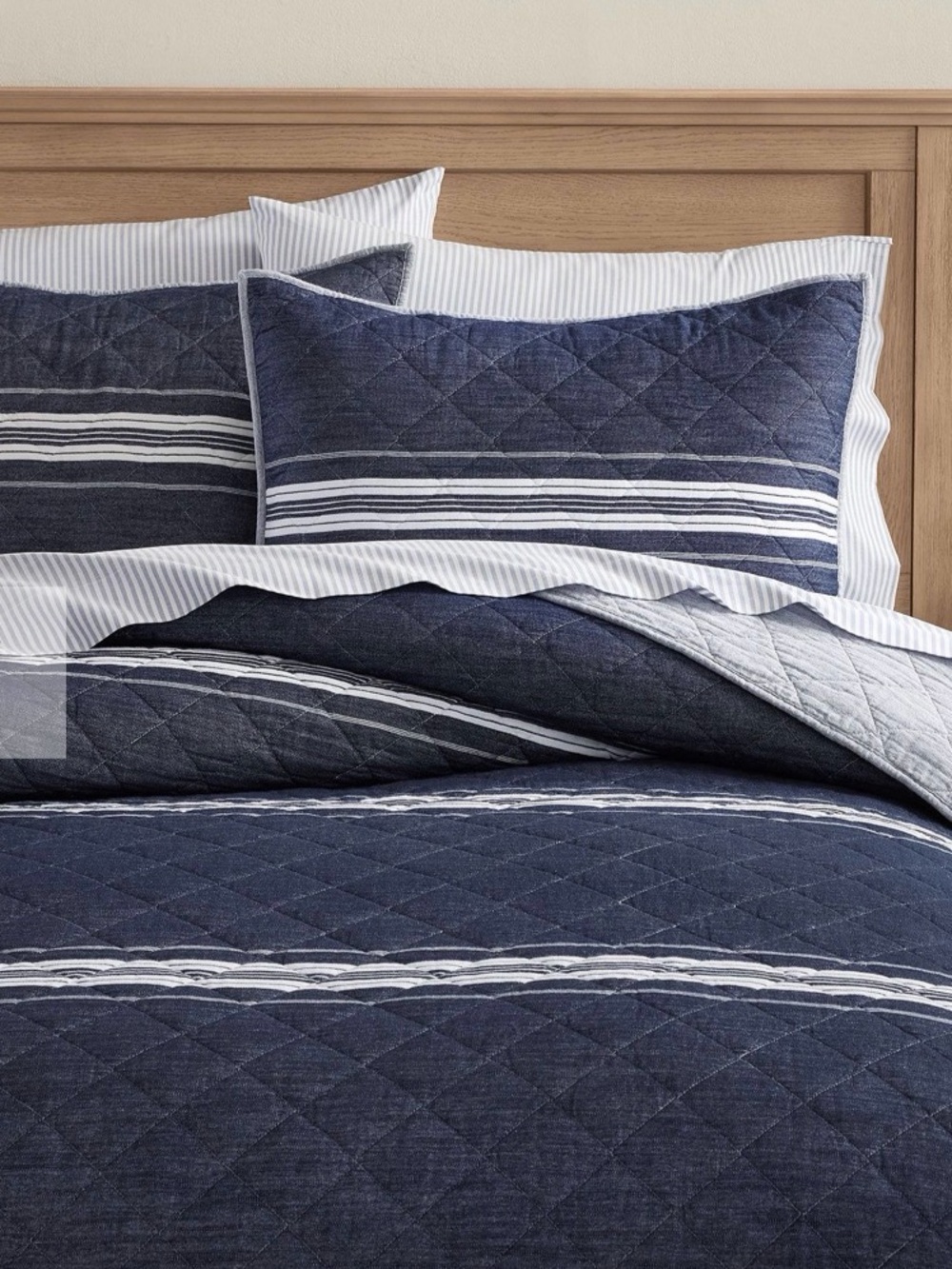 EUC Pottery Barn Teen Quilted Navy Stripe Sham Set (2)